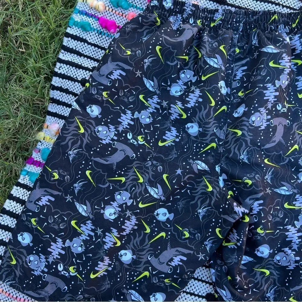 Nike Black Lime Green Shark Sea Friends Swim Trunks Boys‎ Volley Shorts Sz XL